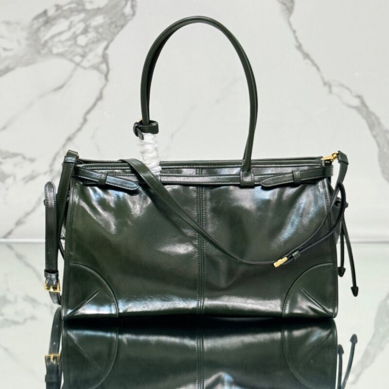 10A designer bag new shoulder bag spring and summer collection features imported Oil wax leather handbag shoulder bag armpit bag French stick bag wi