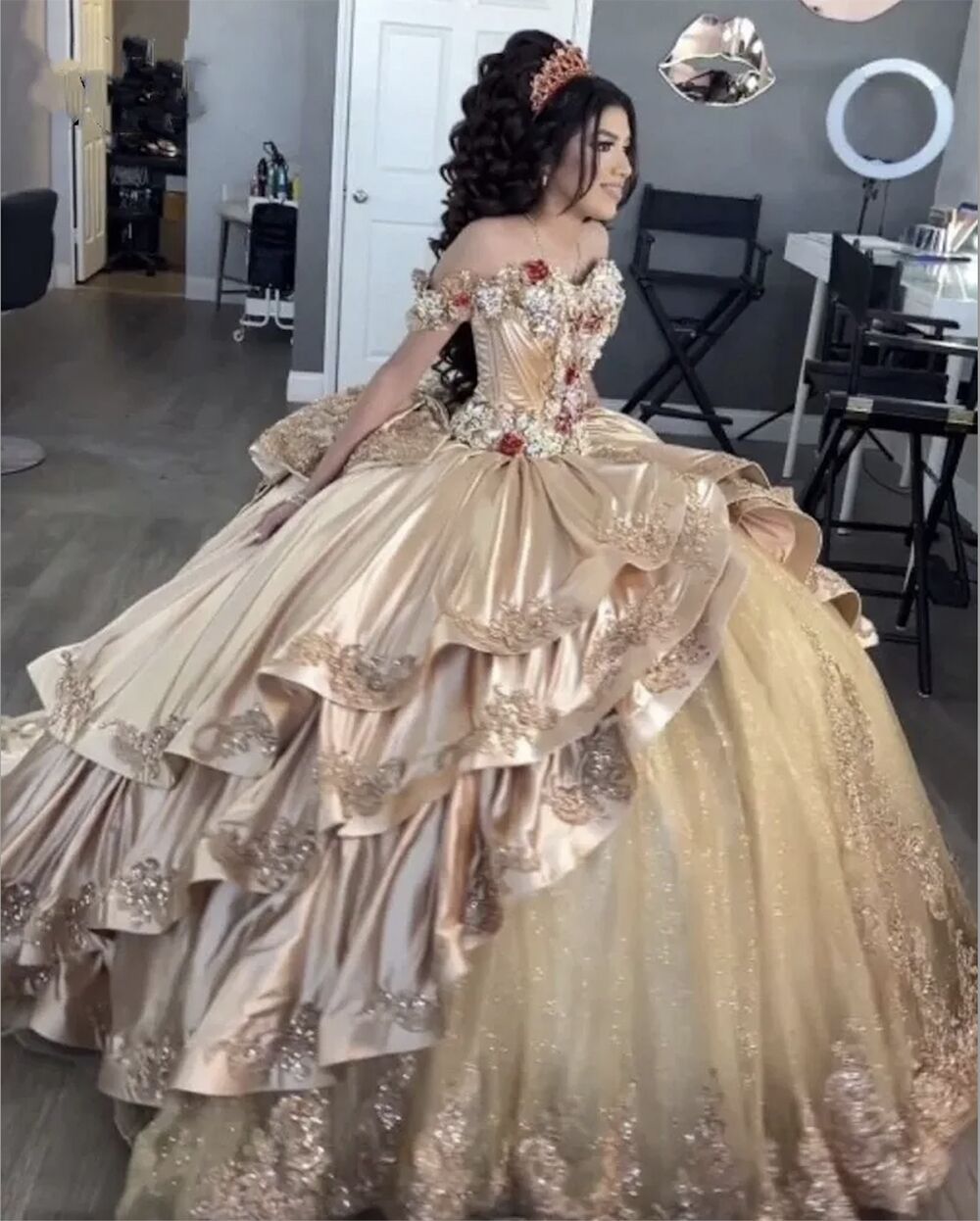 Elegant Champagne Satin Quinceanera Dresses 2024 Short Sleeves Applique Sequin Sweet 16 Party Dress Bow Vestidos De 15 Prom Party Gowns