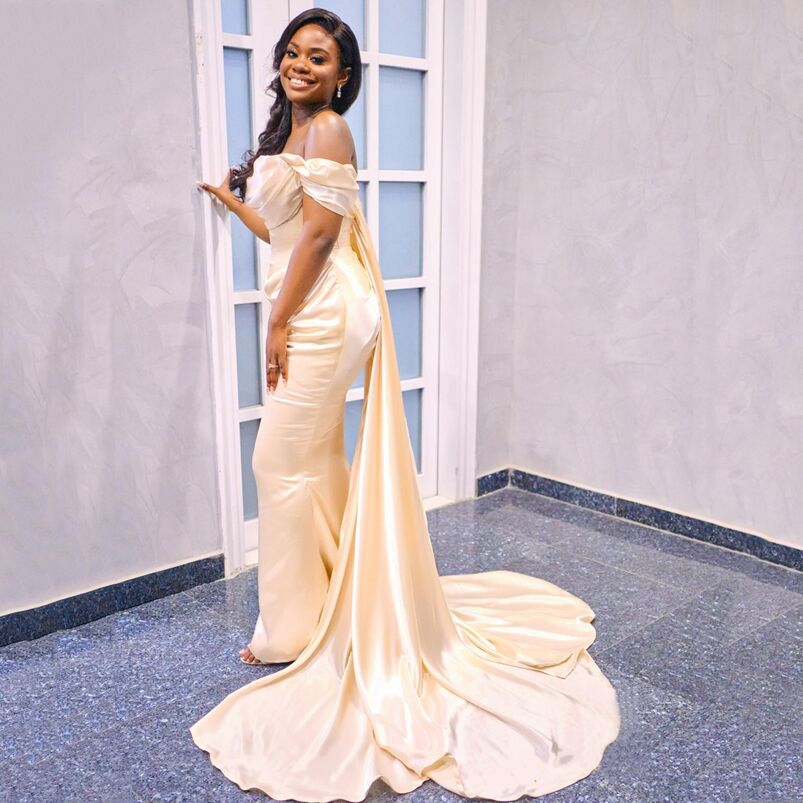 Off the Shoulder Satin Mermaid Evening Dresses with Ruffles Sweep Train Long Formal Prom Party Gowns