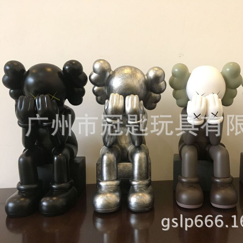 Design KAWS smlll lie Action Figures modern art 28CM Sitting and crying companion pvc Graffiti toy statue gift Original Fake