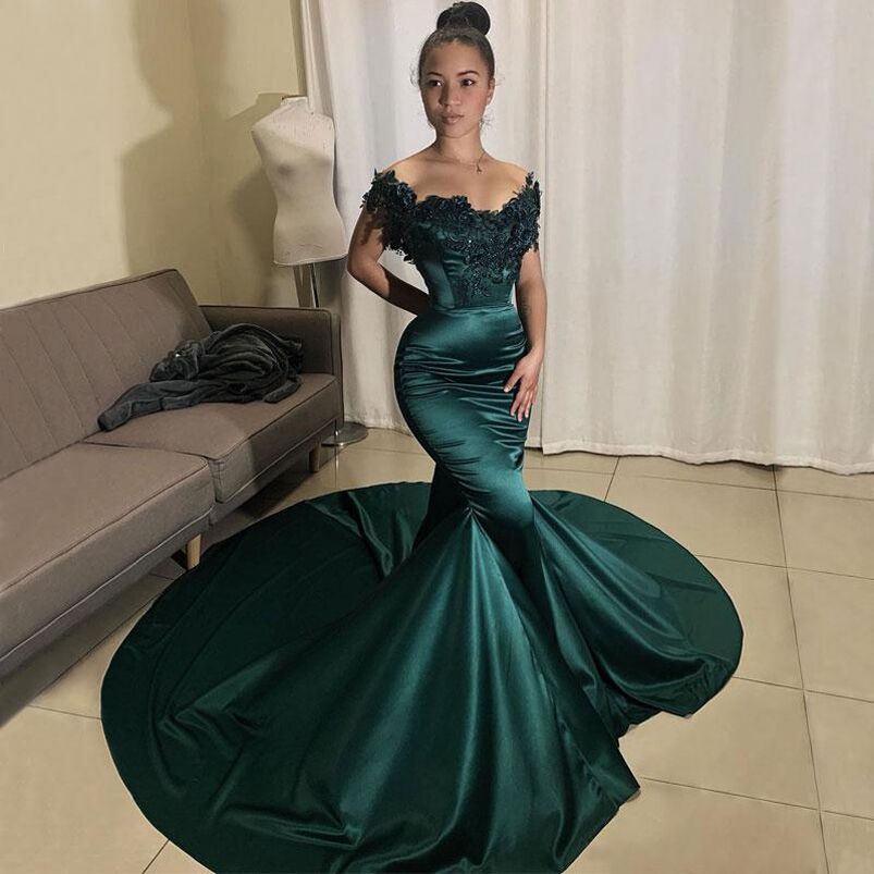 Off Shoulder Lace Appliqued Evening Dresses with Beads Sweep Train Satin Formal Special Occasion Prom Party Gowns