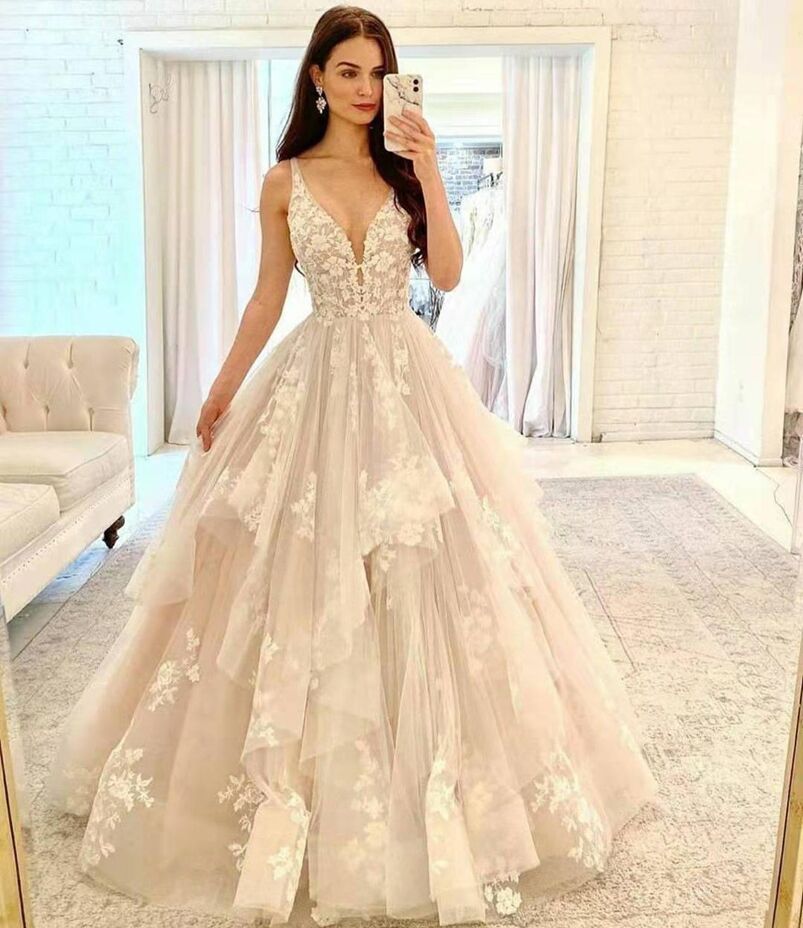 Spaghetti V Neck A Line Lace Wedding Dresses Appliqued Ruffles Sweep Train Corset Back Tulle Plus Size Bridal Gowns
